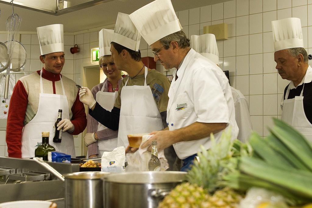 Seminar- Und Urlaubshotel Schulz Bergen  Ngoại thất bức ảnh