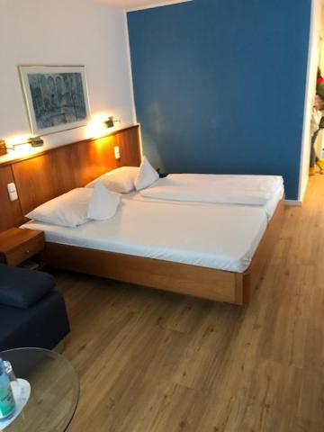 Seminar- Und Urlaubshotel Schulz Bergen  Ngoại thất bức ảnh