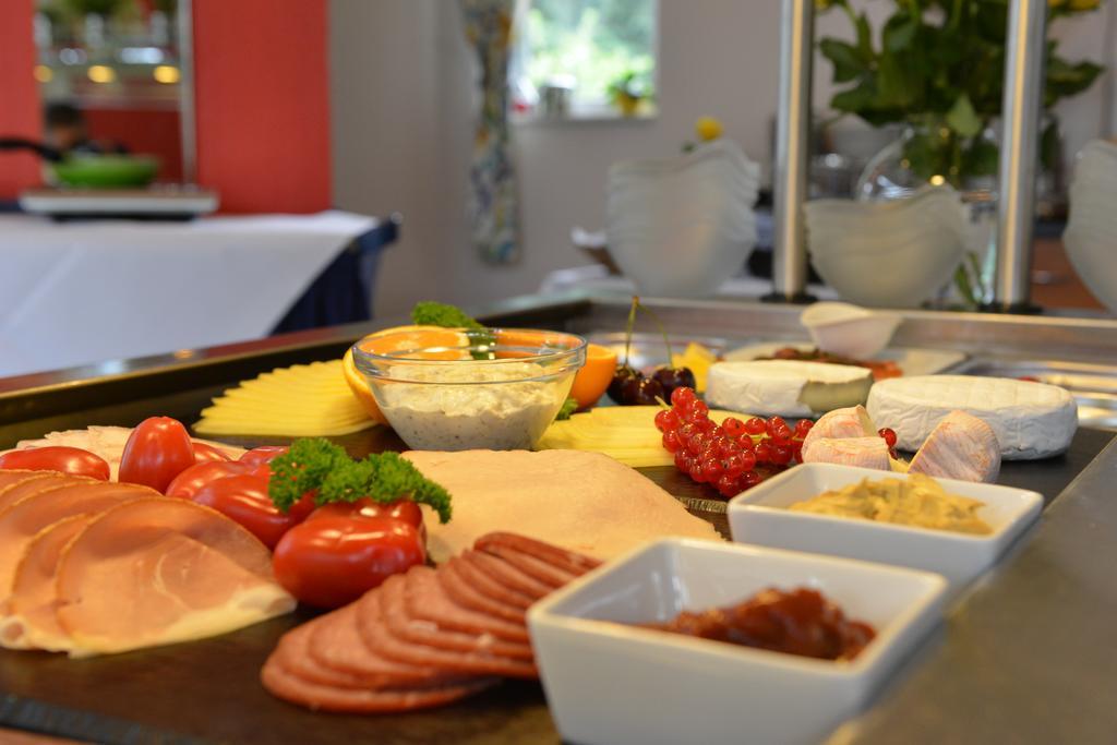 Seminar- Und Urlaubshotel Schulz Bergen  Ngoại thất bức ảnh